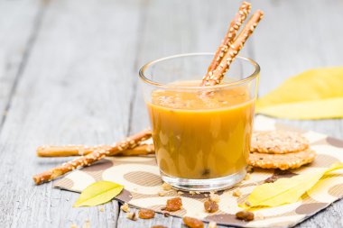 Sopa kurabiye kahve likörü malzemeler kuru üzüm ekmek