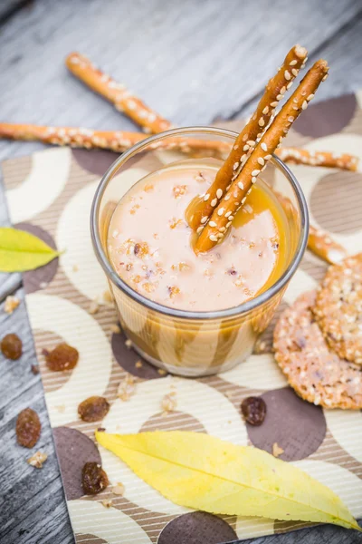 Coffee liqueur ingredients raisins bread sticks cookies — Stock Photo, Image