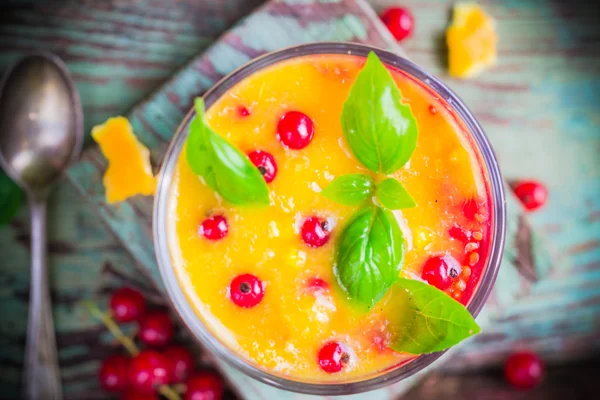 Frukt hälsa sommaren orange vinbär mousse — Stockfoto