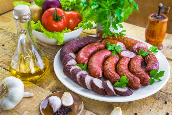 Assiette de pays saucisses épices — Photo