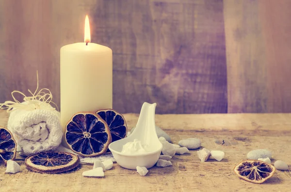 Стол ароматических свечей Zen stones — стоковое фото