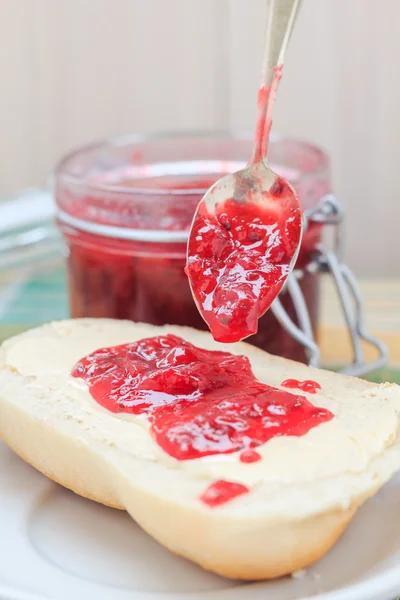 Aplicación Gooseberry mermelada cuchara rollo — Foto de Stock