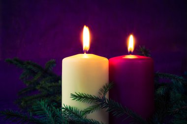 yanan mumlar çam çırpı Noel süsler