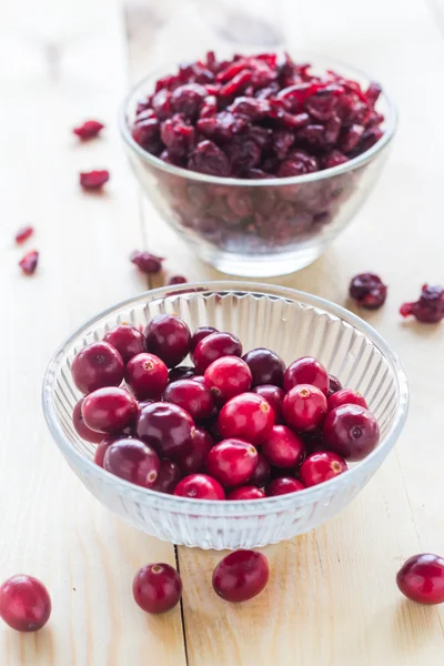 Tazón de cristal de madera arándanos berry — Foto de Stock