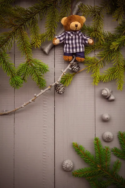 Navidad ajuste composición regalos bosque osito de peluche —  Fotos de Stock