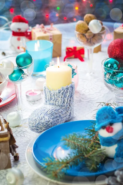 Christmas festive xmas eve table board setting New Year snowman — Stock Photo, Image