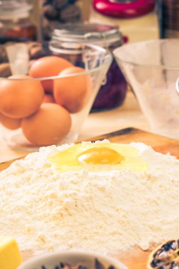 Zencefilli kurabiye hamur malzemeleri tarifi ki buzlu Noel hazırlanıyor