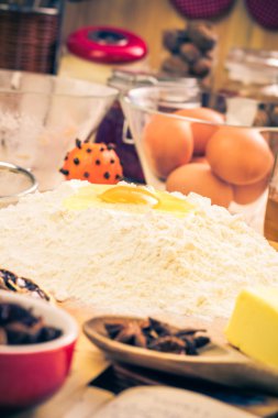 Zencefilli kurabiye hamur malzemeleri tarifi ki buzlu Noel hazırlanıyor