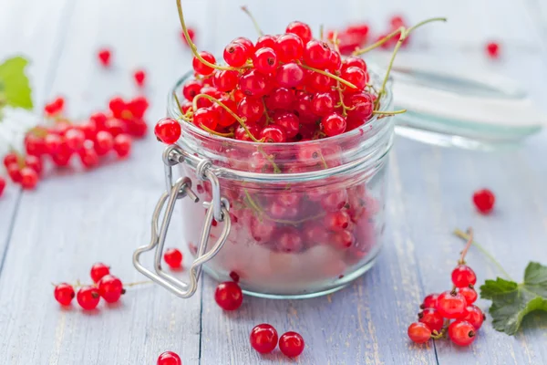 Rote Johannisbeere Fruchtglas Holztisch — Stockfoto