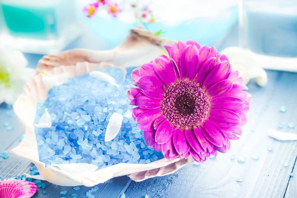 Spa concept aromatic flower bath salt — Stock Photo, Image