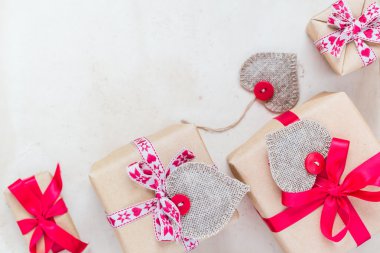 Sevgililer günü hediyeleri dikili kalpler eski kağıt el