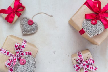 Sevgililer günü hediyeleri dikili kalpler eski kağıt el