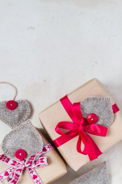 Sevgililer günü hediyeleri dikili kalpler eski kağıt el