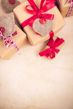 Sevgililer günü hediyeleri dikili kalpler eski kağıt el