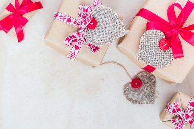 Sevgililer günü hediyeleri dikili kalpler eski kağıt el