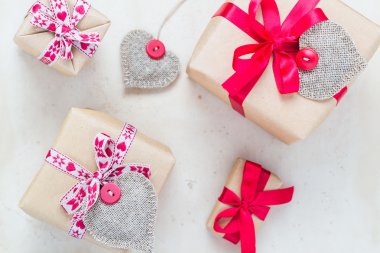 Sevgililer günü hediyeleri dikili kalpler eski kağıt el