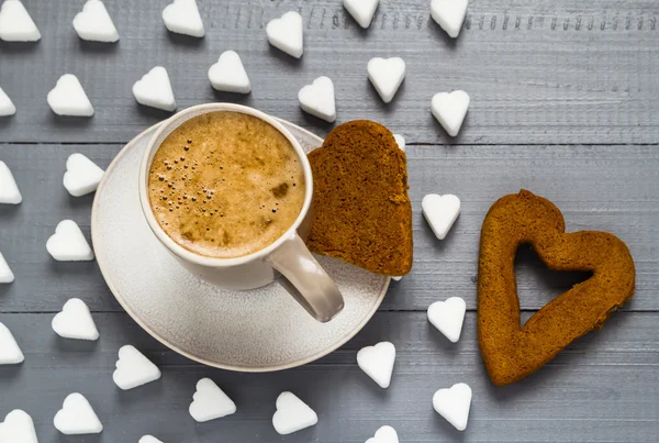 San Valentín taza de café tablas de azúcar cubos tortas corazón —  Fotos de Stock