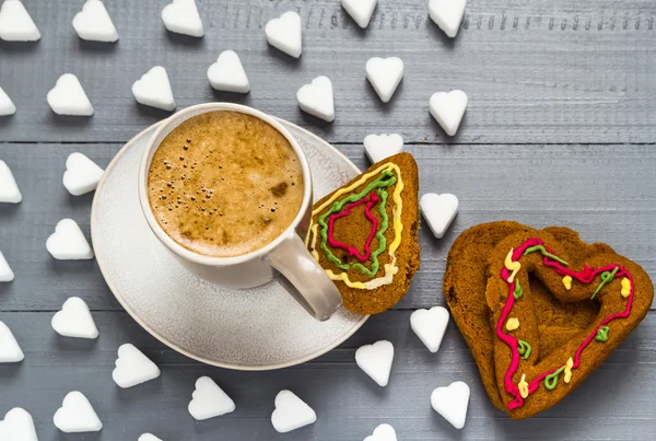 Sevgililer fincan kahve panoları küpleri kek kalp şeker — Stok fotoğraf