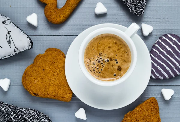 San Valentín taza de café tablas de azúcar cubos tortas corazón — Foto de Stock