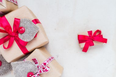 Sevgililer günü hediyeleri dikili kalpler eski kağıt el