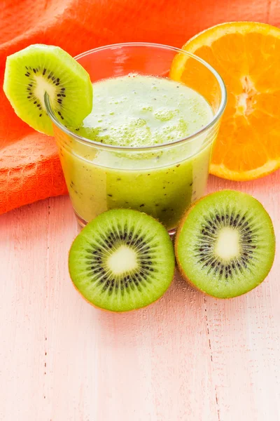 Healthy diet fruit juice kiwi orange wooden table — Stock Photo, Image