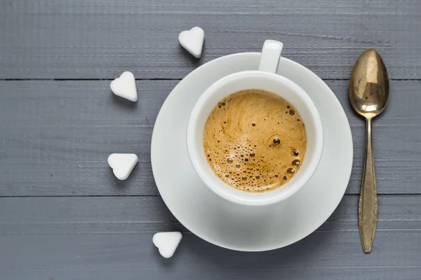 Sevgililer fincan kahve panoları küpleri kalp şeker — Stok fotoğraf
