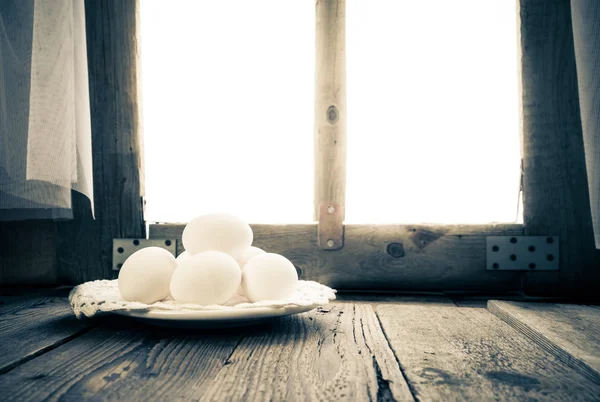 Ancienne table de cuisine cabane rurale oeuf du matin — Photo