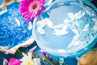 Spa kompozisyon su banyo tuzu çiçek kabuklar