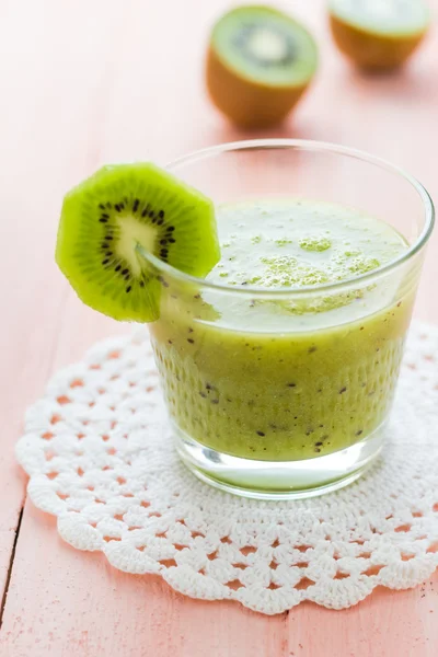 Healthy diet fruit juice kiwi wooden table — Stock Photo, Image