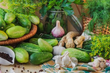 Salatalık dekapaj çeşitli bileşenler hazırlanması