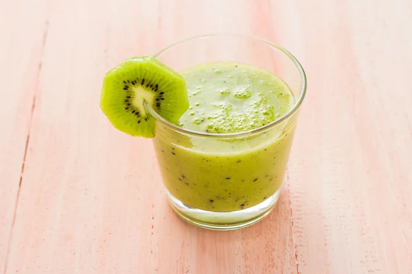 Healthy diet fruit juice kiwi wooden table — Stock Photo, Image