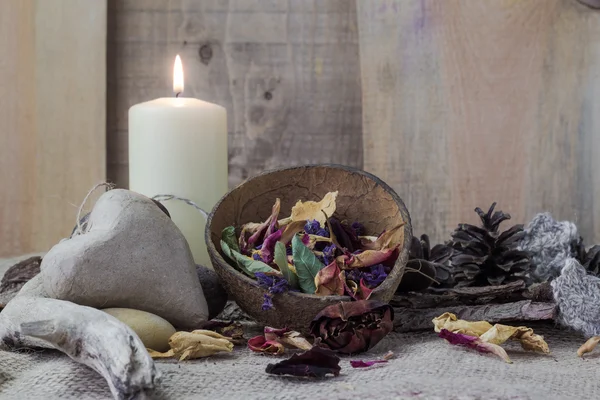 Elementos de naturaleza muerta spa vela piedra — Foto de Stock