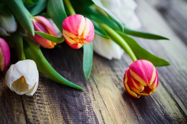 Arte abstracto fondo primavera tulipanes diseño de madera — Foto de Stock