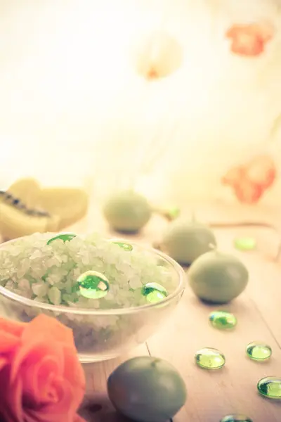 Spa concept zout bad geurende kaarsen — Stockfoto
