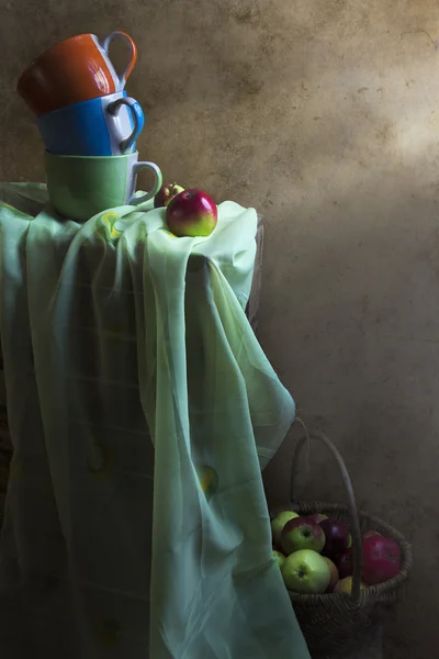 Still Life pahare coș mere — Fotografie, imagine de stoc