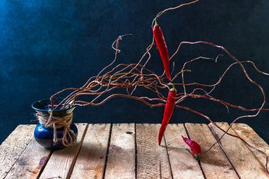 Natürmort ağaç kırmızı biber ile