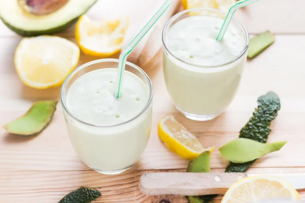 Yoghurt cocktail avocado lemon honey — Stock Photo, Image