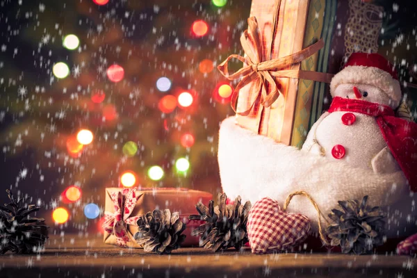 Weihnachtskarte Schneemann Schmuck Geschenke Baum Lichter Hintergrund — Stockfoto