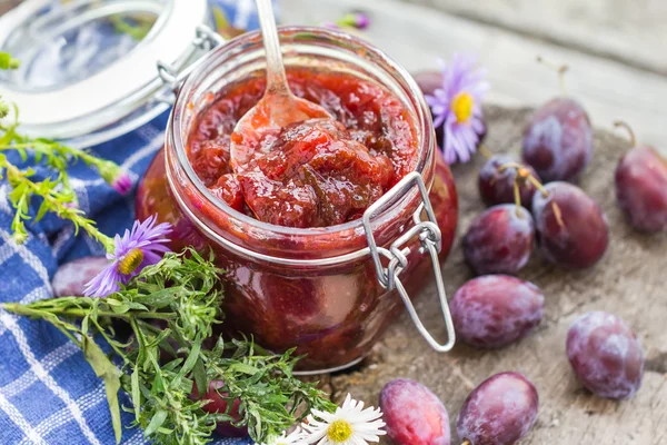 Hausgemachte Konfitüren leckere Pflaumenmarmelade — Stockfoto