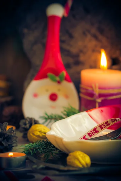 Festlich geschmückter Weihnachtstisch Tischkerzen Stimmung — Stockfoto