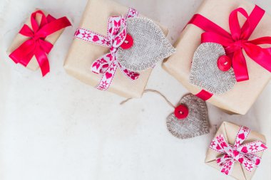 Sevgililer günü hediyeleri dikili kalpler eski kağıt el