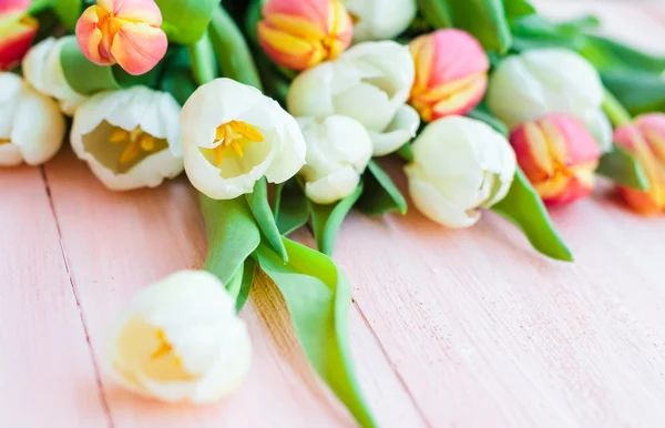 Arte abstracto fondo primavera tulipanes diseño de madera — Foto de Stock