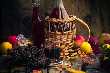 Sonbahar mutfak tentür chokeberry sahne vintage