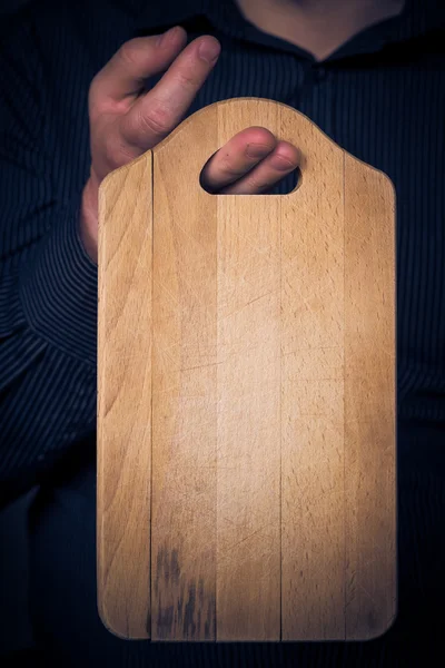 Placa de corte mãos homem — Fotografia de Stock