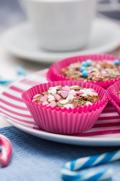 Muffins Feliz Día de San Valentín Coloridos pasteles dulces corazones —  Fotos de Stock