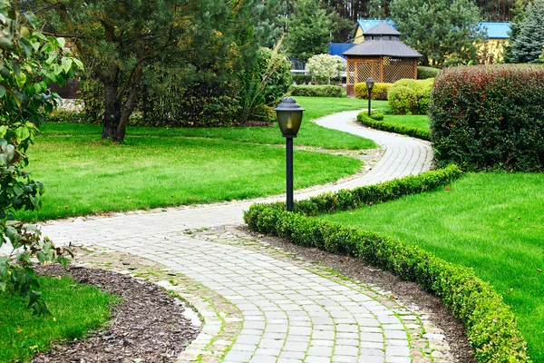 Schöner Frühlingsgarten — Stockfoto