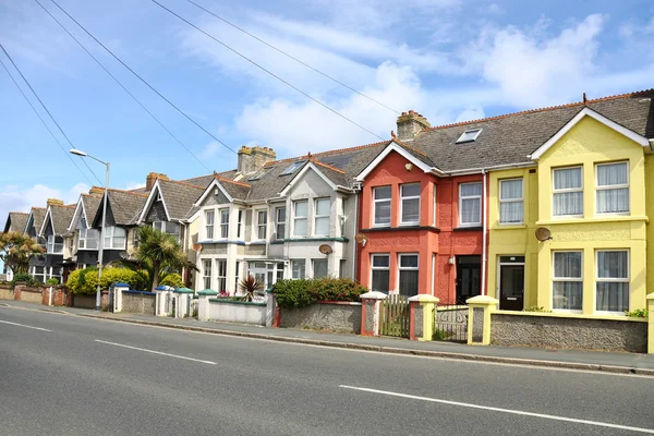 Rua inglesa de casas com terraços, sem carros estacionados Fotografias De Stock Royalty-Free