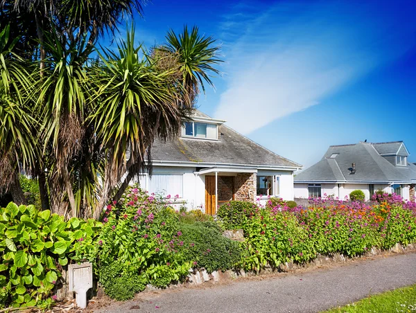 Huizen in de voorstad bij Spring — Stockfoto