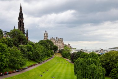Edinburgh 'daki Princes sokak bahçeleri, şehir merkezindeki kamusal alan.