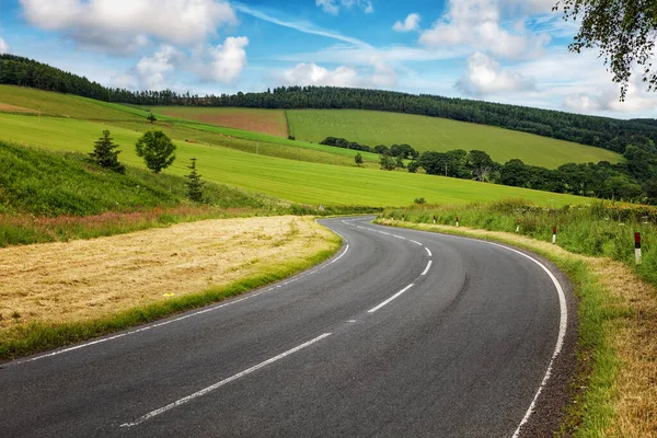 Una Tortuosa Strada Montagna Scozia — Foto Stock